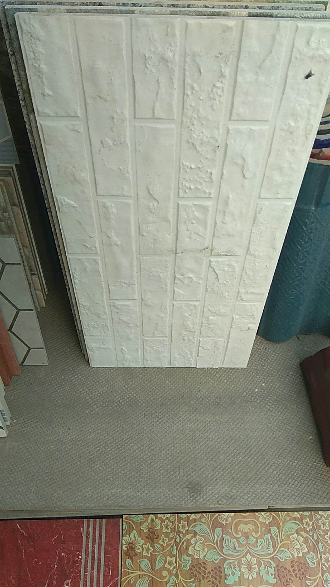 外墙砖-仿石面砖-白色   300*600 如照片 8.5m2